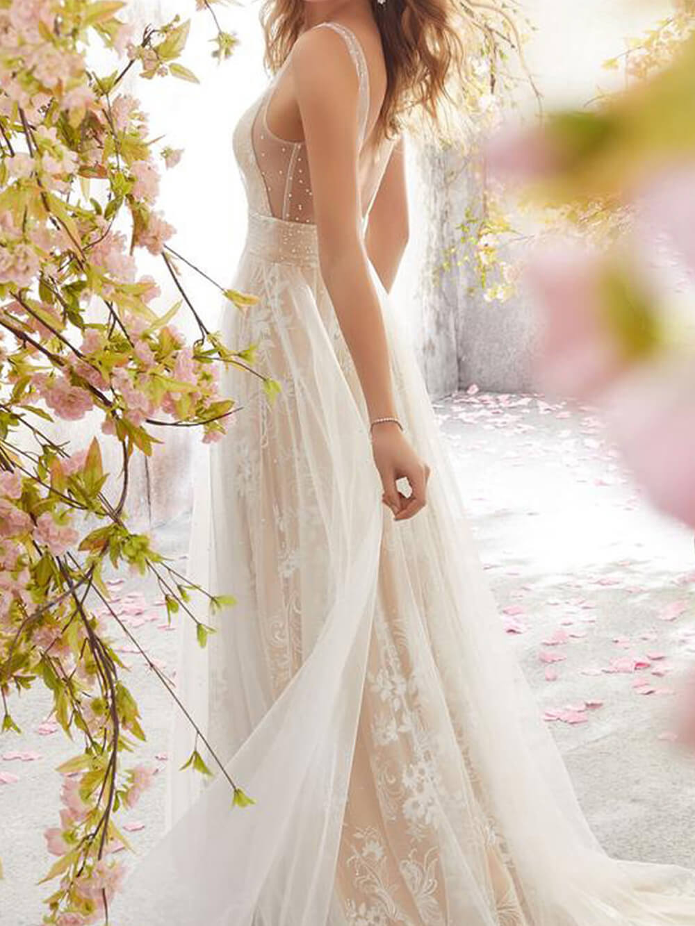 V-neck sleeveless lace dress
