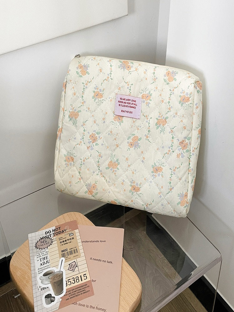 Creamy Floral Makeup Bag