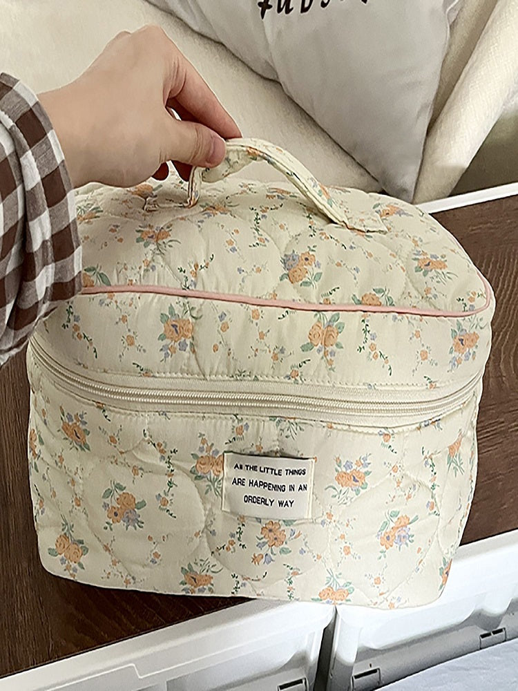 Creamy Floral Makeup Bag