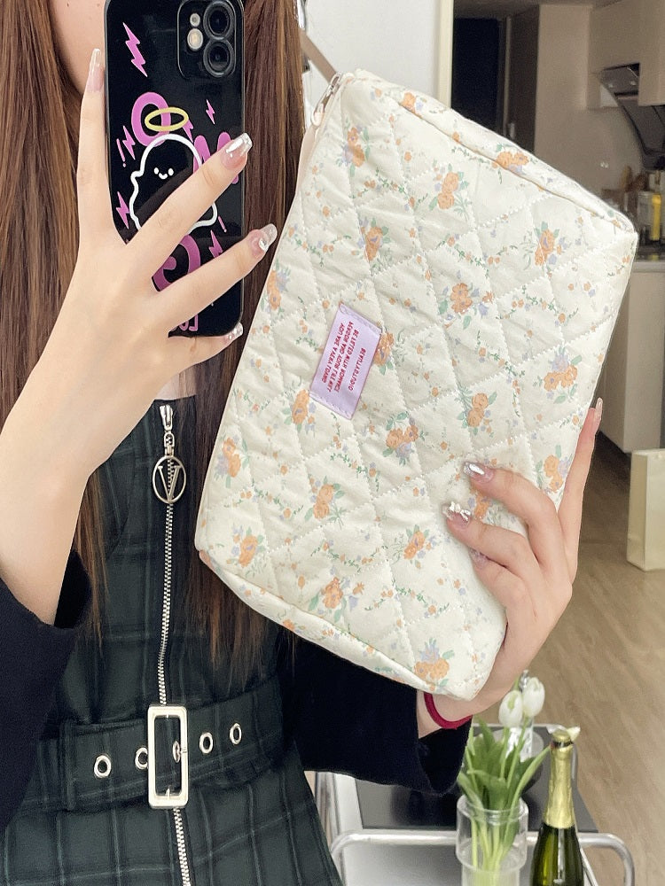 Creamy Floral Makeup Bag