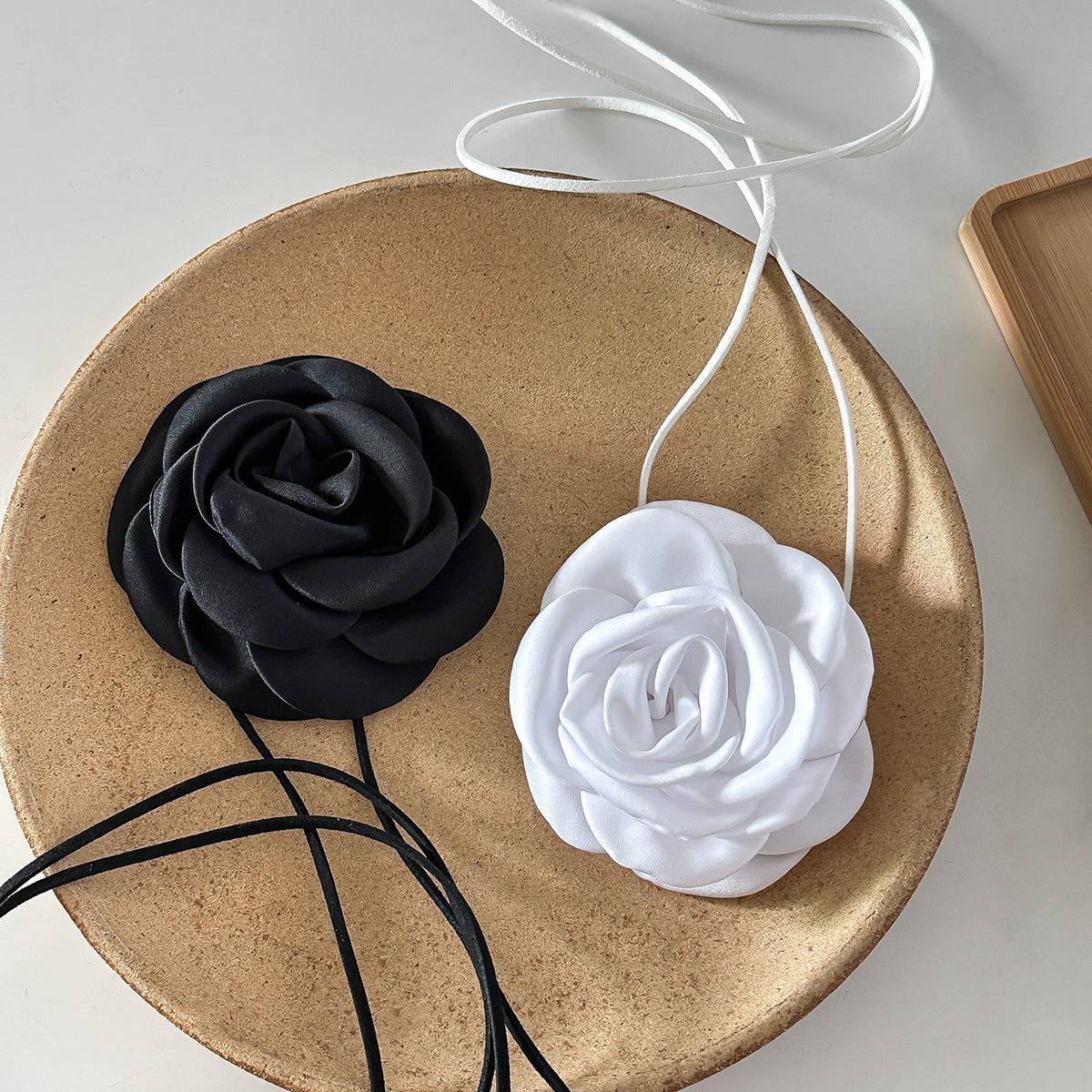 Multi-Purpose Rose Collar