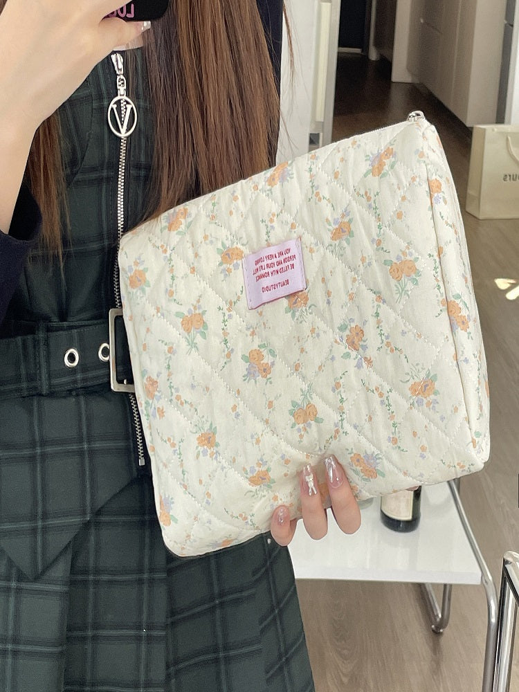 Creamy Floral Makeup Bag